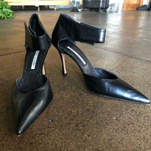 Manolo Blahnik Black Pointed Toe Leather Heel 40